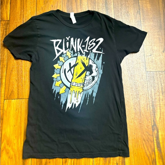 Blink 182 Woman Tee Size Medium * Large Front Graphic Print* Excellent Condition - Picture 1 of 5